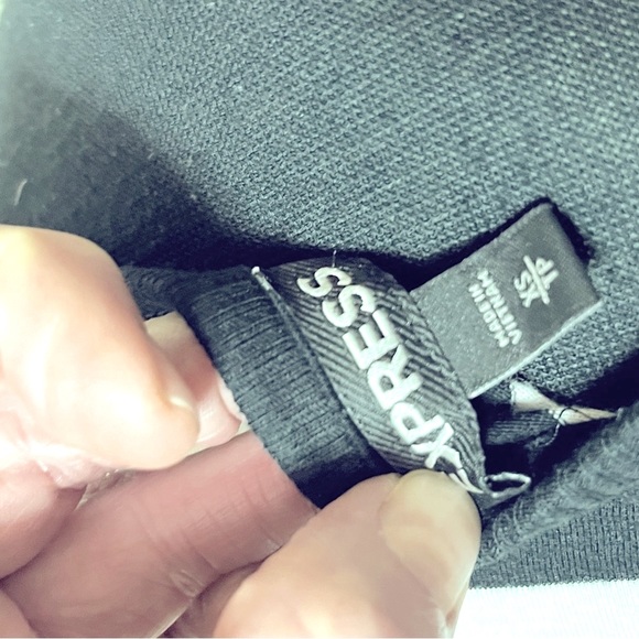 NWOT Express 3/4 length sleeve v-neck top.  Black and white stripes size XS-S❣️ - Picture 5 of 5